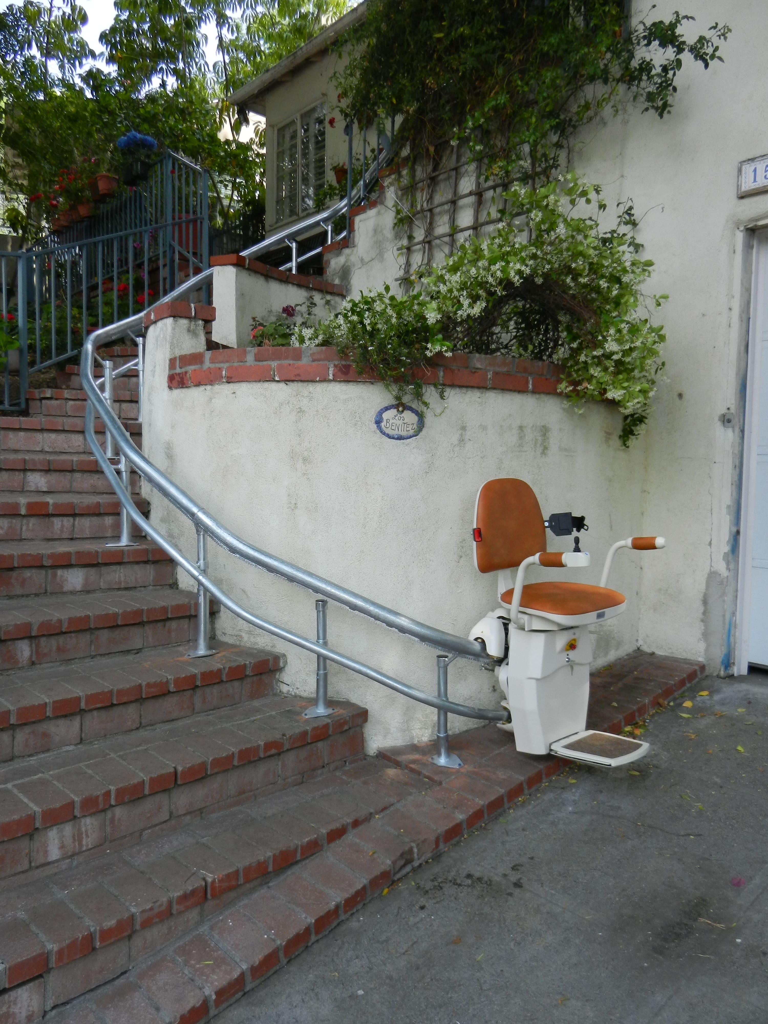 Outdoor stair lift